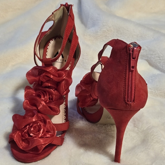 Madison Red Ruffled Stiletto Heels - Picture 3 of 4